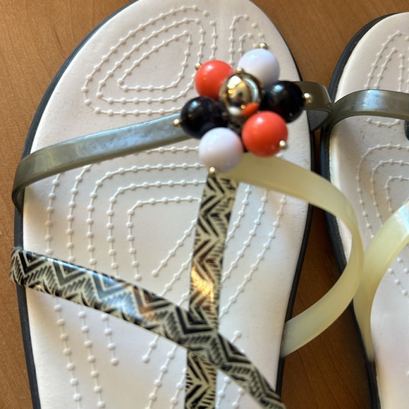 crocs Limited Edition Drew Barrymore Chevron Collection by Crocs, Size 9. - Picture 2 of 7